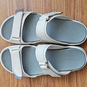 Bare traps sandals women size 9